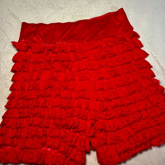 RED RUFFLE SHORT - Picture 3 of 4